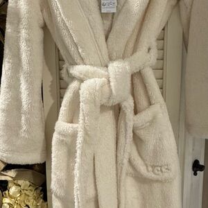 UGG New With Tags sz Small Soft Cream Fleece Robe
